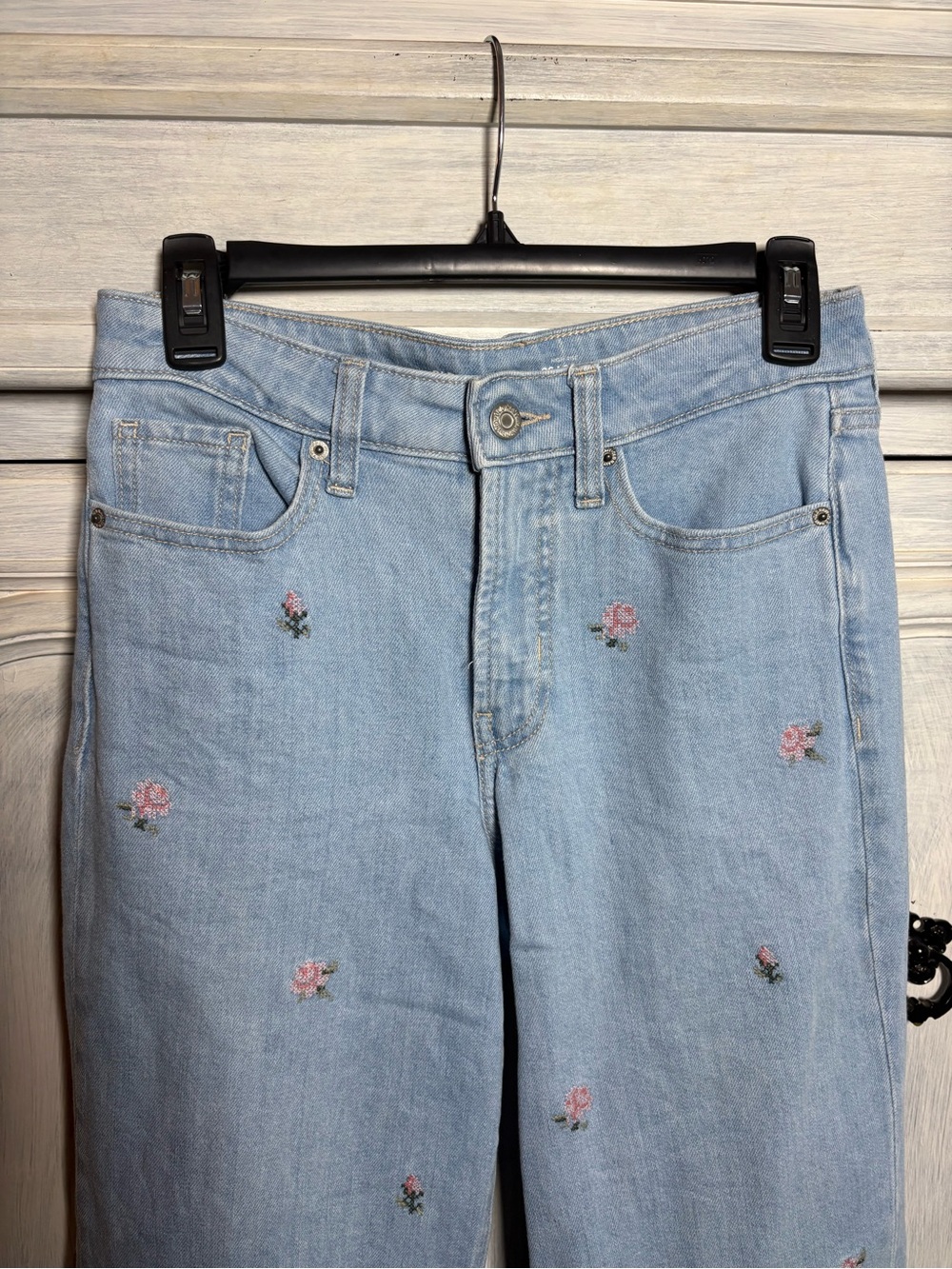 Old Navy OG Loose Light Wash Rose Embroidered Jeans Feminine Romantic Baggy - Picture 6 of 9